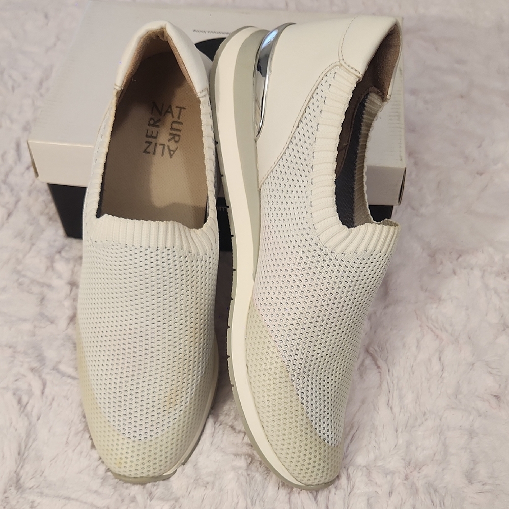 Naturalizer Women's Cream Slip-On Sneakers